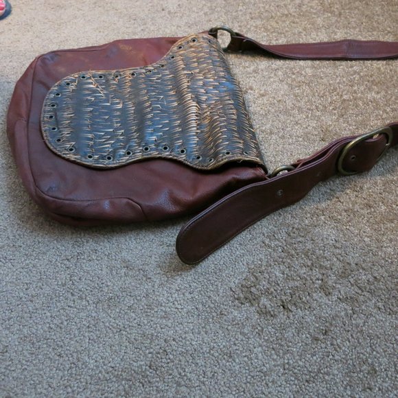Jamah Messenger Bag Crossbody - Picture 4 of 8
